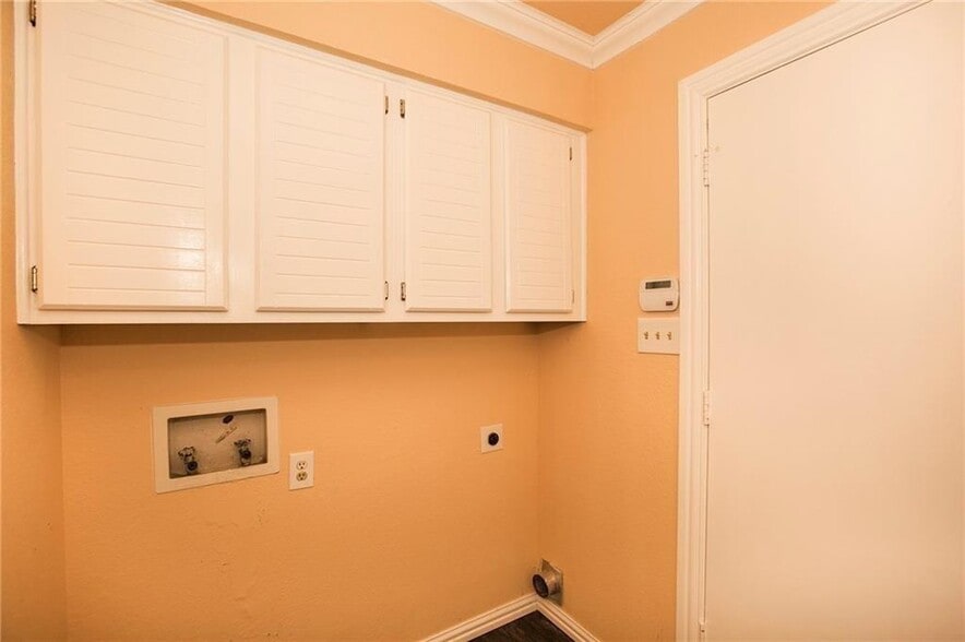 Building Photo - 6810 Ports O Call Dr