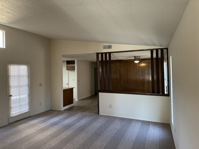 Building Photo - Stockton 2 Bedroom 1 Bathroom Duplex