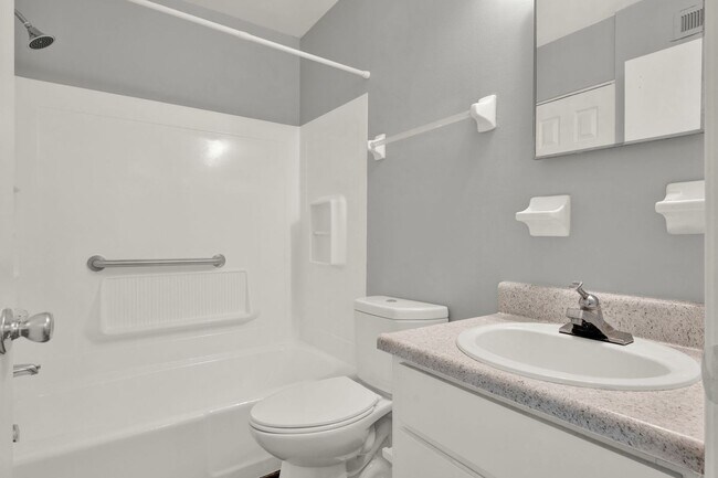 Building Photo - ***Cozy 2 Bedroom Apartment in Whispering ...