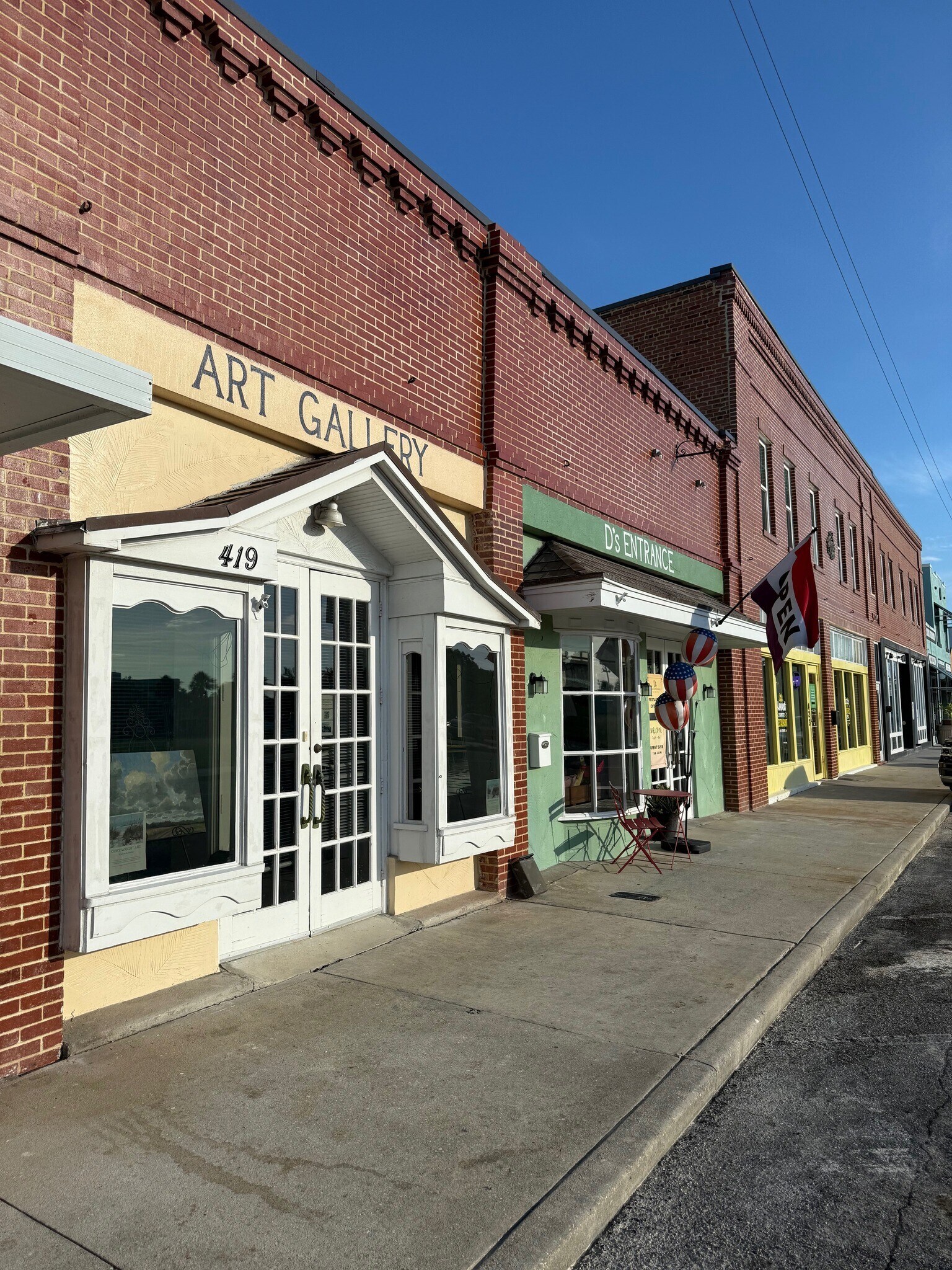 Building Photo - 427 10th Ave W