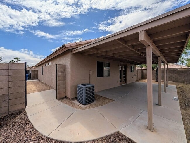 Building Photo - 15746 W Elm St