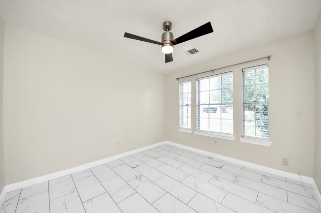 Building Photo - 5114 Santrey Dr