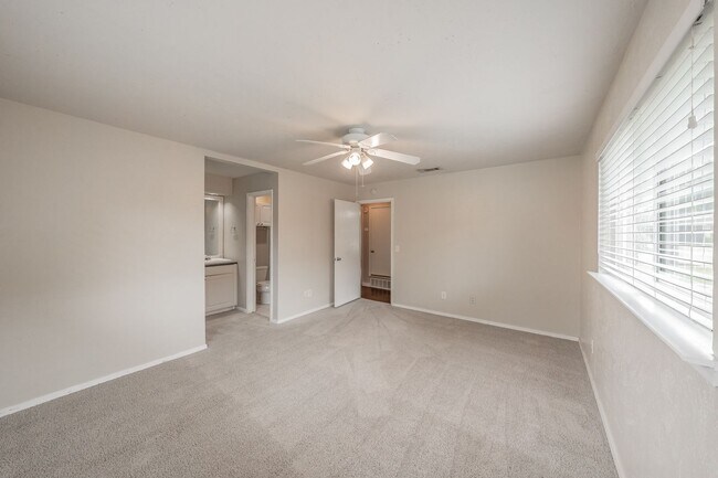 Building Photo - 1300 Potomac Dr