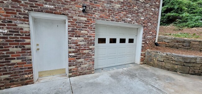 Building Photo - 2592 Clairmont Rd NE