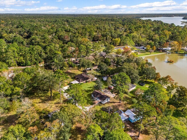 Building Photo - 340 Magnolia Dr