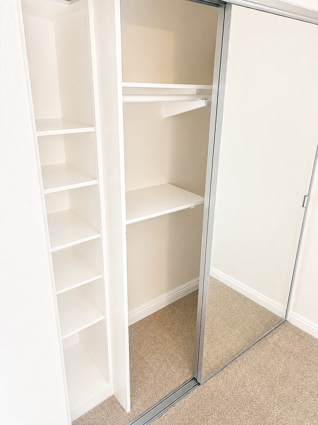 Building Photo - 1 bedroom condo in gated community near SDSU!