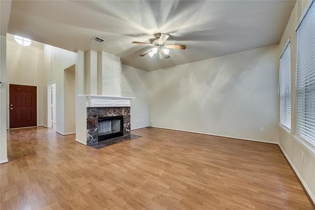 Building Photo - 2429 Ravenhurst Dr
