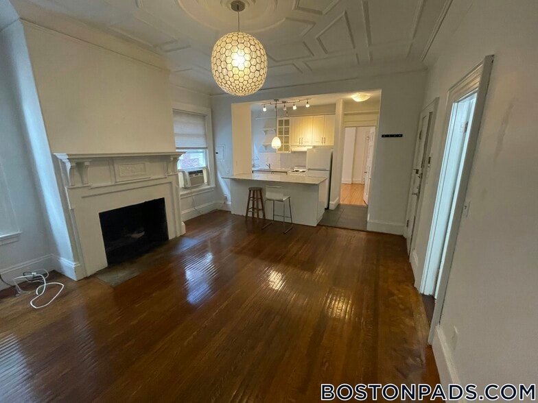 Building Photo - 465 Park Dr