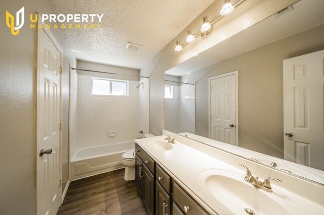 Building Photo - A Sweety Corner Home in Lewisville, Don't ...
