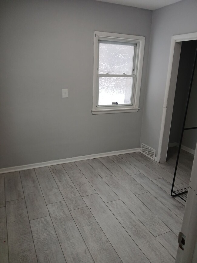 Building Photo - 2423 Rose Ave