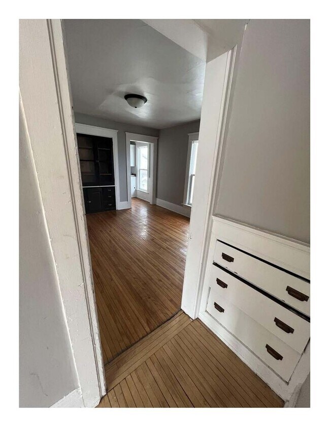 Building Photo - 685 Franklin St