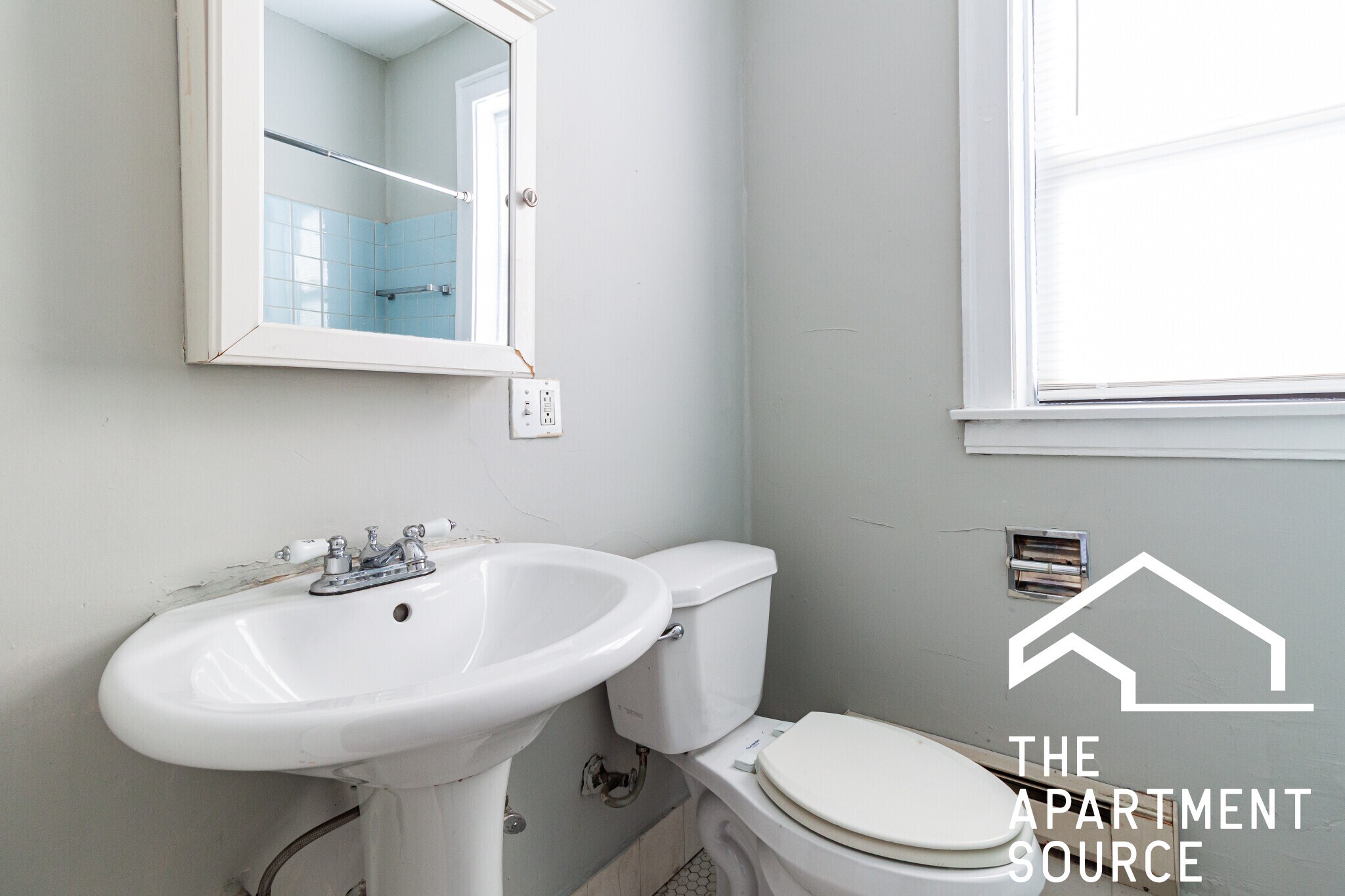 Building Photo - 4546 N Damen Ave