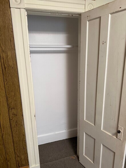 Building Photo - 135 Silver St