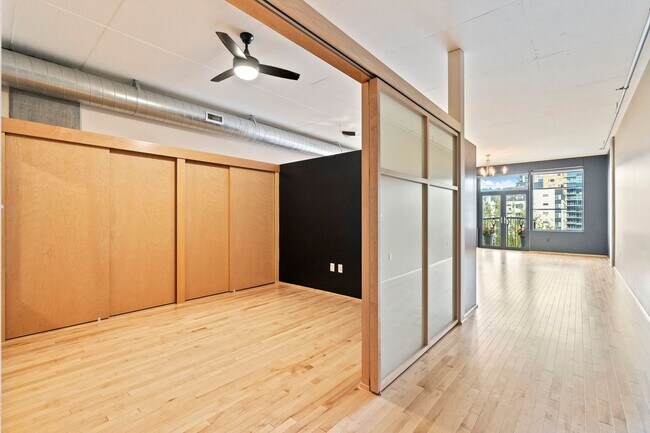 Building Photo - Elizabeth Lofts - 7th floor west facing Pearl District studio w/parking/concierge/most utilities