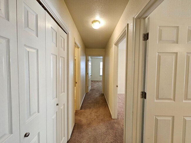 Building Photo - AVAILABLE NOW!