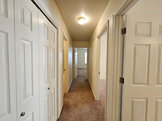 Building Photo - AVAILABLE NOW! RENT REDUCTION!