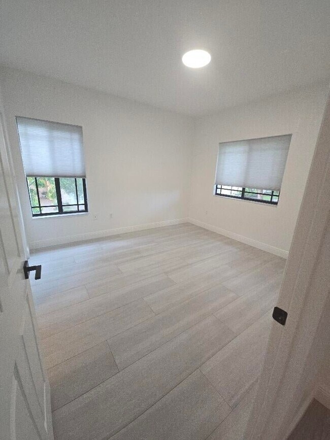 Building Photo - 2807 Veronia Dr