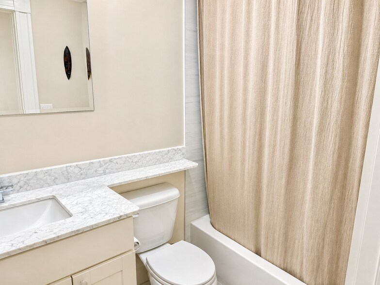 Building Photo - 470-472 Green St. Unit 1