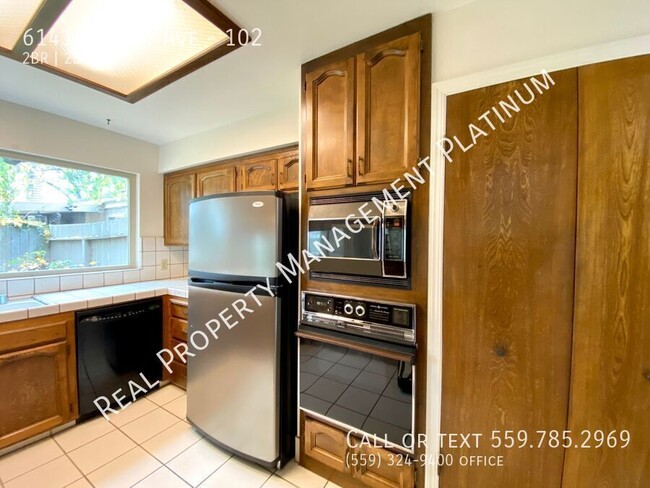 Building Photo - $1,950 Bullard & West, 2 Bed Condo, Commun...