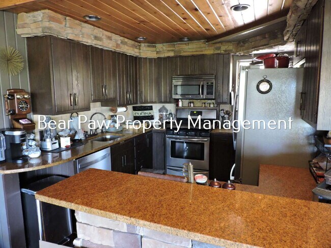 Building Photo - 267 N Circle Dr