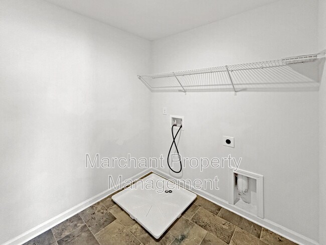 Building Photo - 106 Green Oak Dr