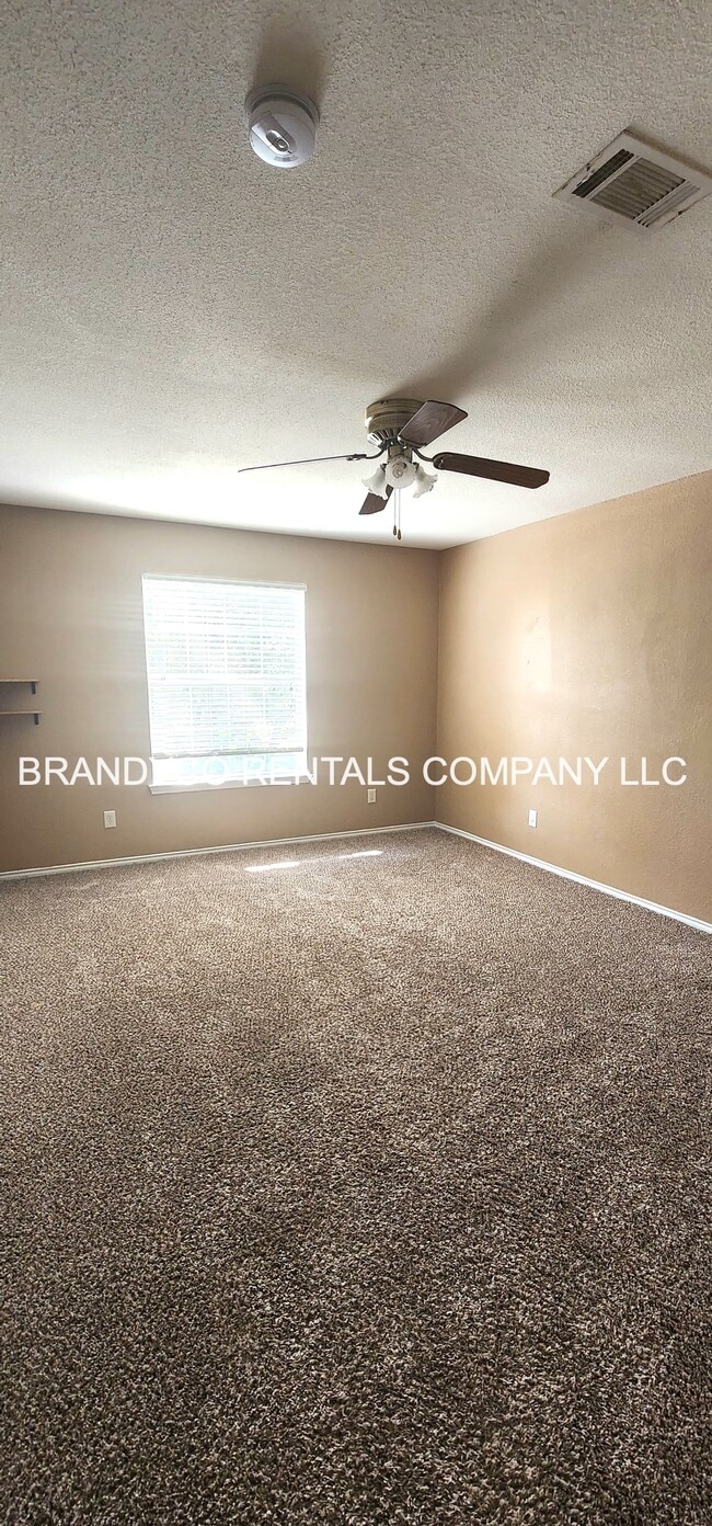 Building Photo - 2811 Scottsdale Dr
