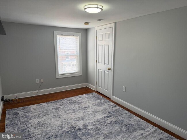 Building Photo - 9 Cedar Ave