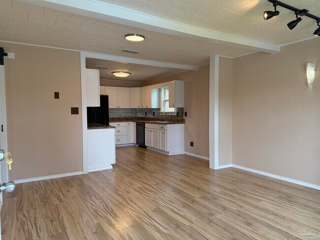 Building Photo - 1310 El Dorado Dr