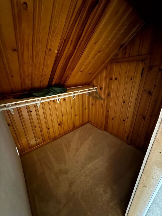 Building Photo - Struthers , 3 bedroom home with full basement and garage.