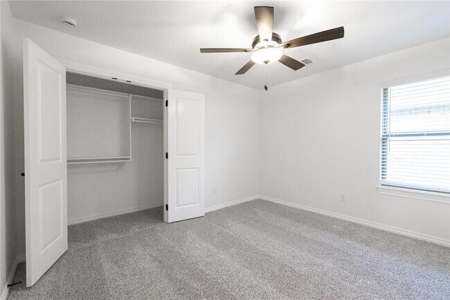 Building Photo - 5732 Lantana Ln