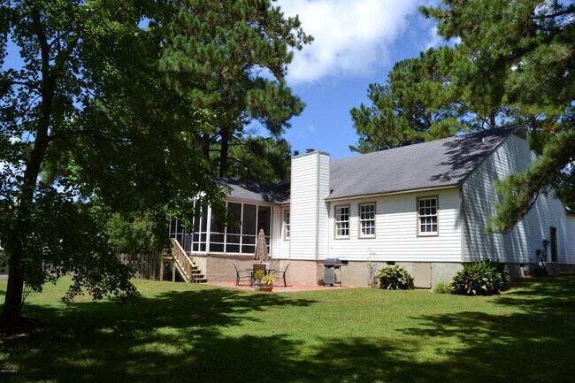 Building Photo - Beautiful home in the heart of Morehead City
