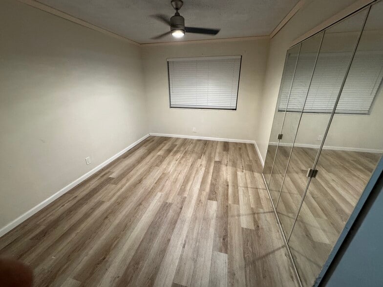 Building Photo - 217 SW 11th Ct