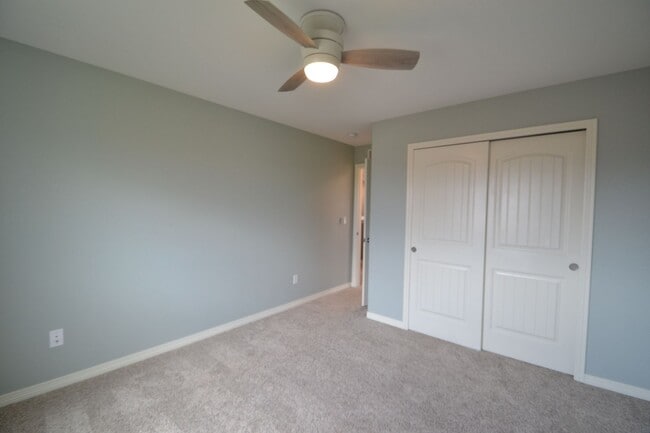 Building Photo - 5 Bed 3.5 Bath 3 Car Garage with AC