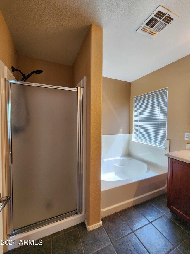 Building Photo - 40443 W Helen Ct