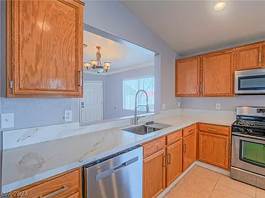 Building Photo - 505 Regal Robin Way