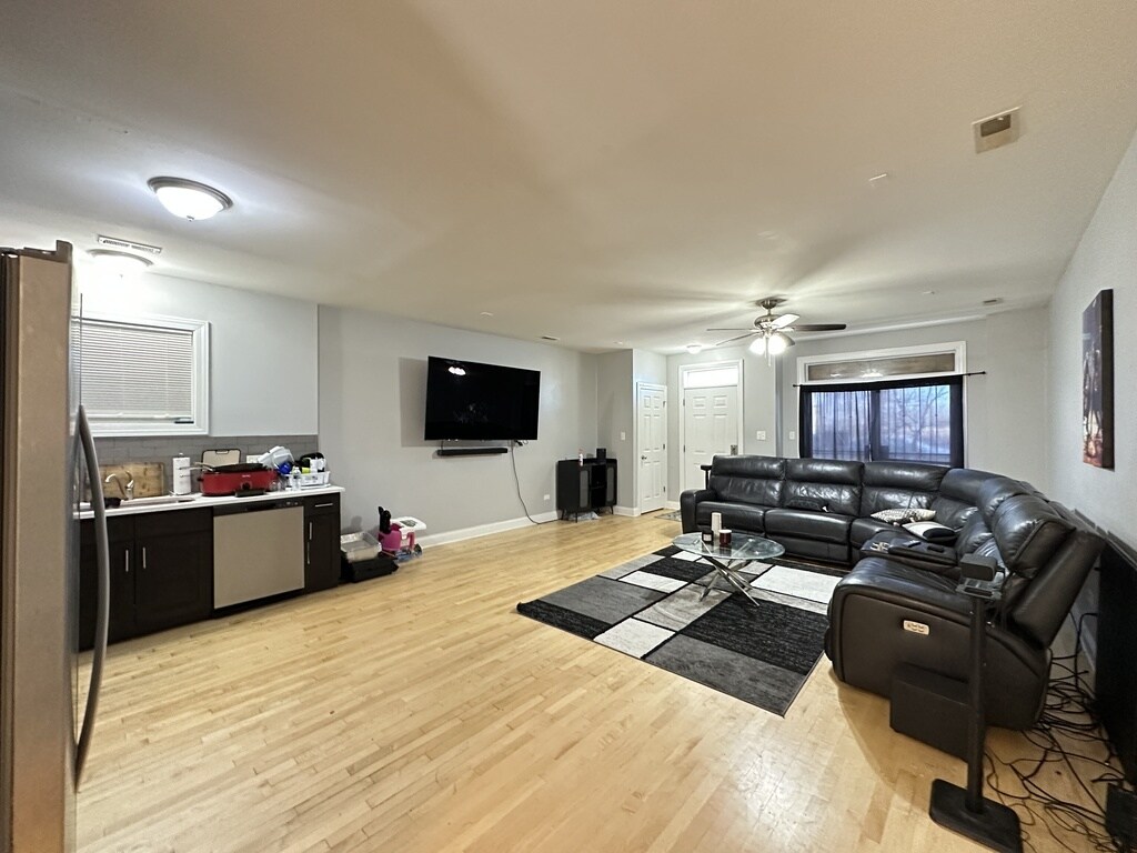 Building Photo - 364 N Hamlin Ave