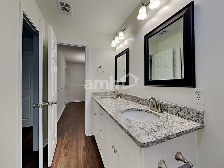 Building Photo - 144 Old Pond Cir