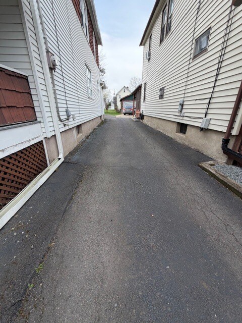 Building Photo - 58 Amherst Ave