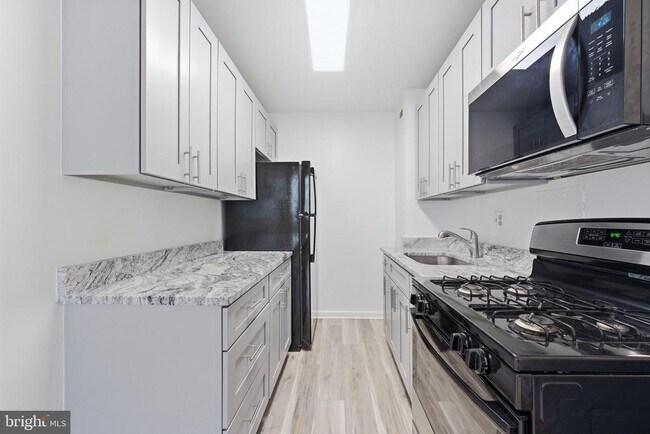 Building Photo - 1200 S Arlington Ridge Rd