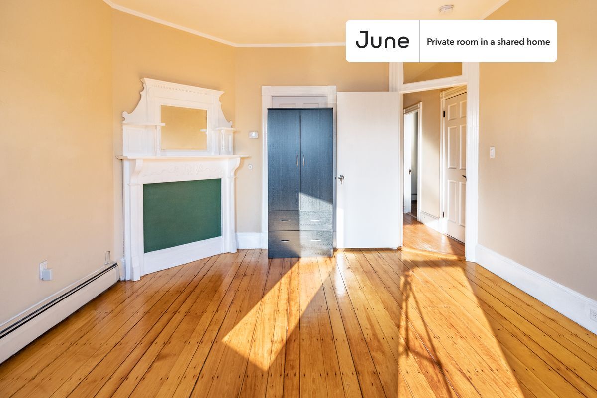 Building Photo - Private bedroom in 4 bed/1 bath Home