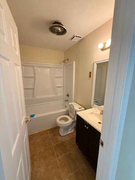 Building Photo - 4114 Hunting Dr