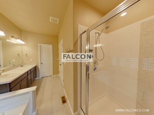 Building Photo - 9958 Golf Crest Dr