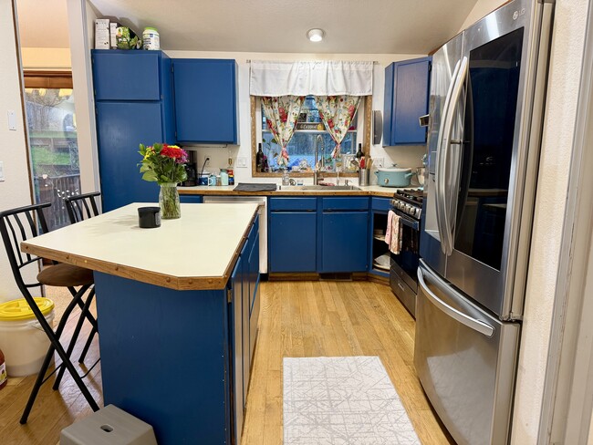 Building Photo - 1030 NE Coco Ct