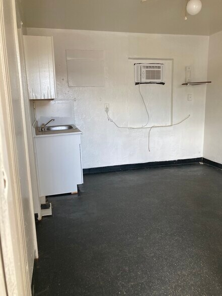 Building Photo - 2102 9th St W