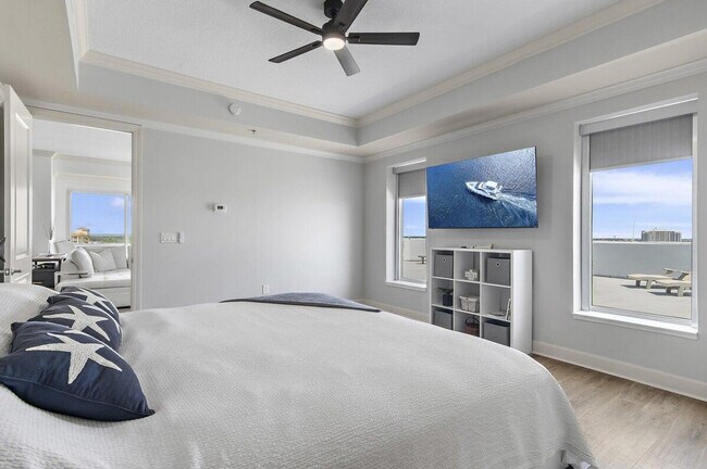 Building Photo - 725 Gulf Shore Dr