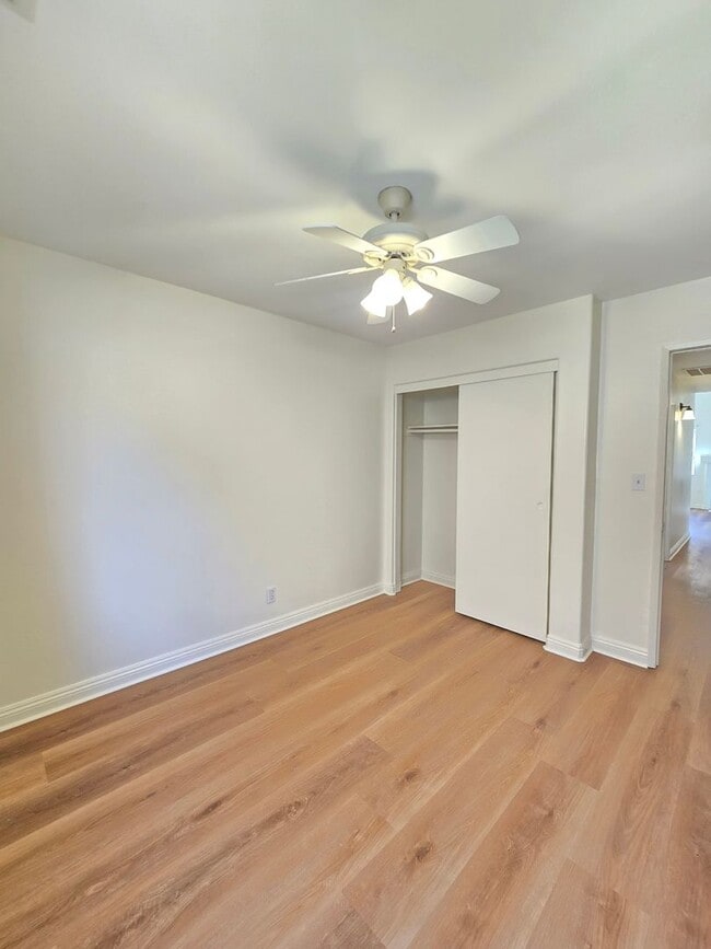 Building Photo - 4 bedroom / 2 bathroom / Open Floor Plan House/ New Vinyl Flooring throughout the house