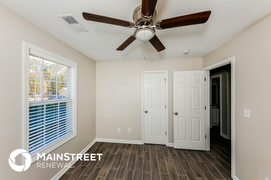 Building Photo - 18 Thorn Thicket Ct