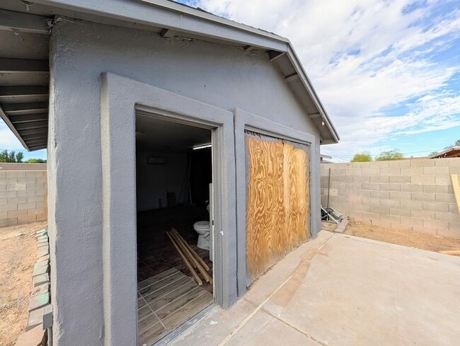 Building Photo - 13208 W Tuckey Ln