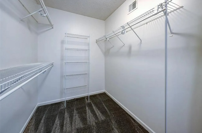 Building Photo - 15922 W 91st Terrace