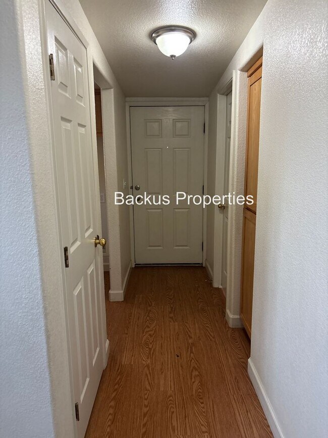 Building Photo - 233 8th St